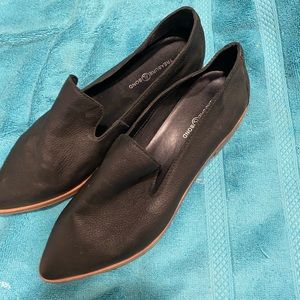 Womens size 8 flat shoes black